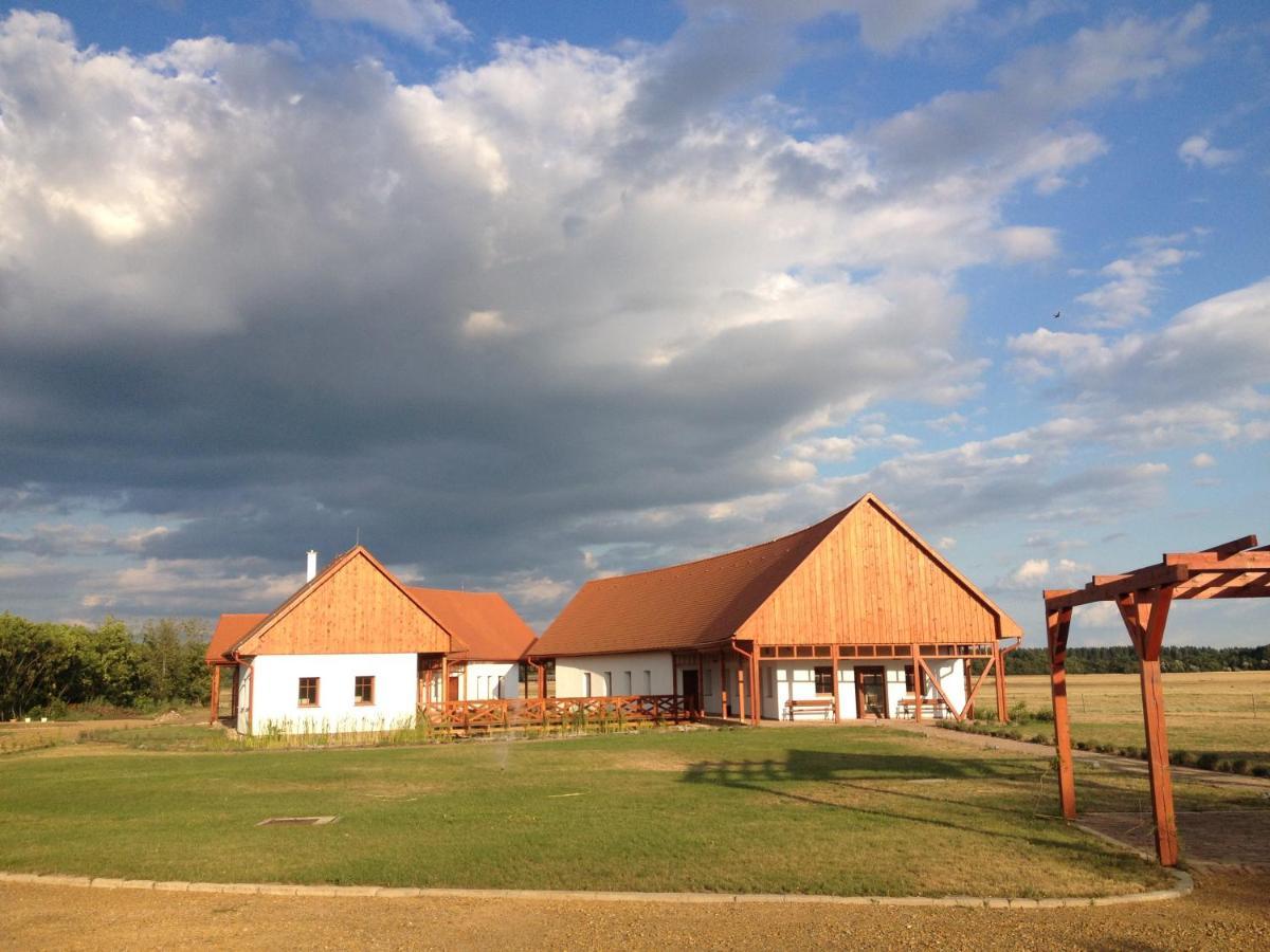 Bibic Nature Lodge Balmazújváros エクステリア 写真